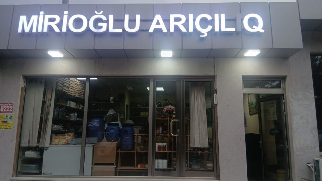 Mirioğlu Arıçılıq mağazasının fasadı