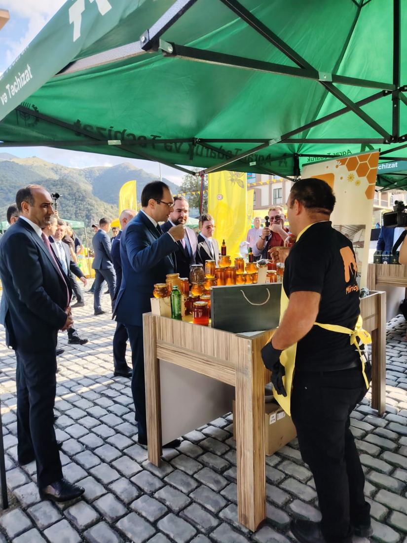Bal festivalında Mirioğlu stendi